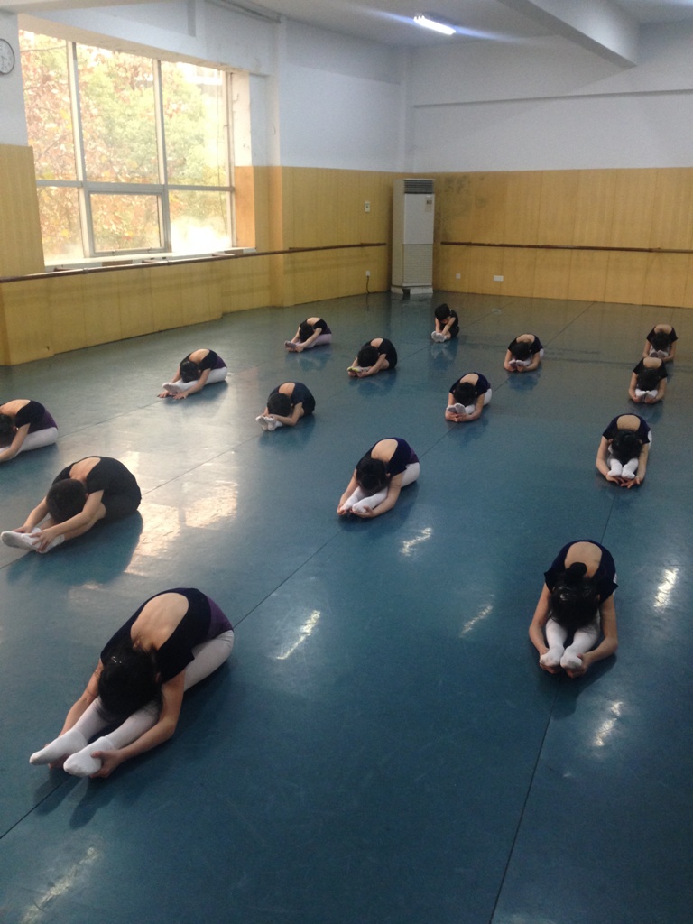 舞蹈队十一月观摩学习活动