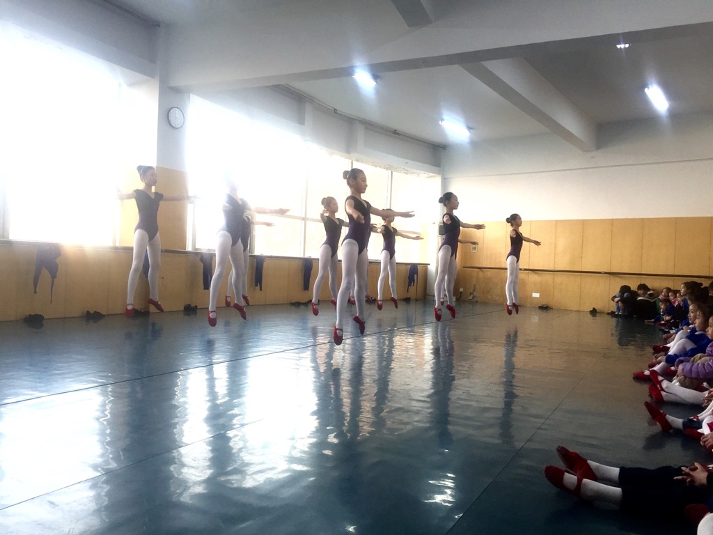 舞蹈队十一月观摩学习活动