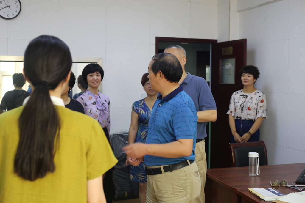 校园新闻-金秋送温暖 金秋送温暖