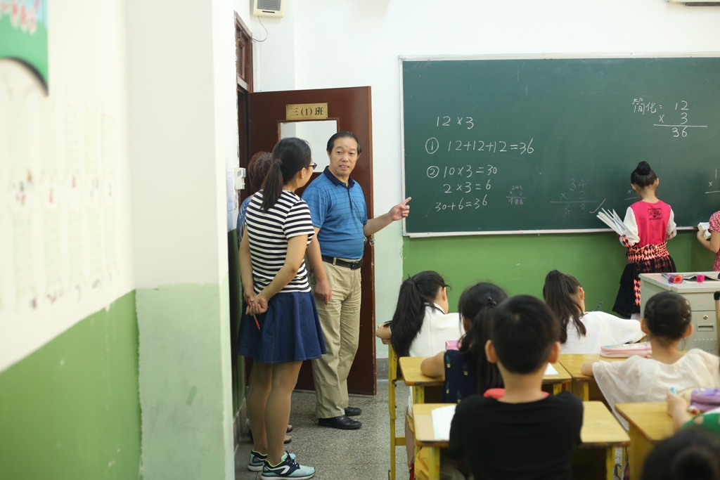 校园新闻-金秋送温暖 金秋送温暖