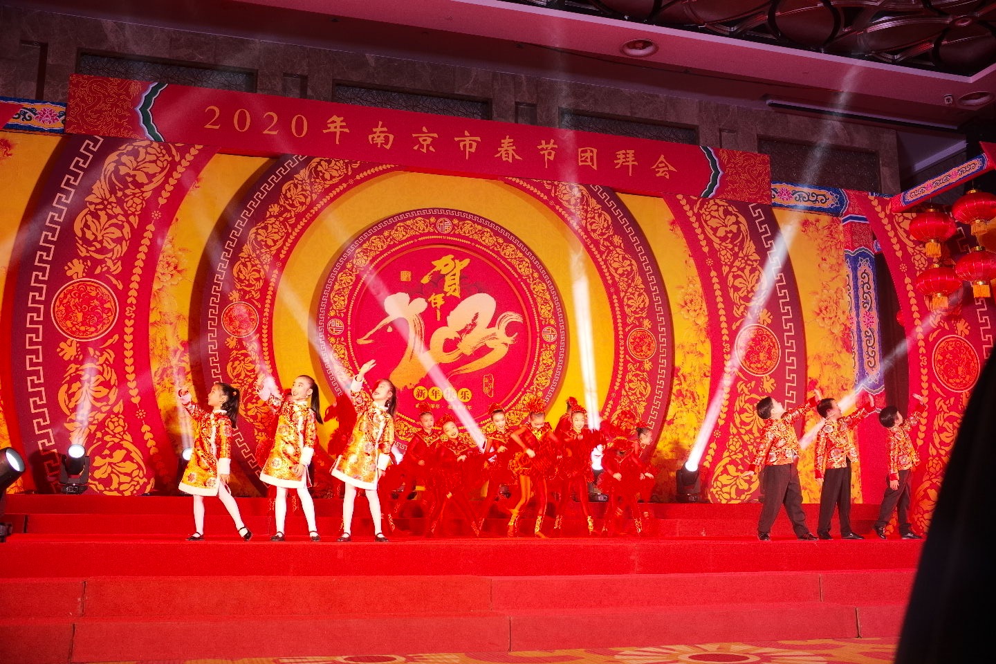 演出活动-南京市艺术小学“小红花”们参加2020年南京市团拜会演出 南京市艺术小学“小红花”们参加2020年南京市团拜会演出