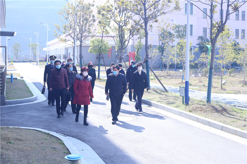校园新闻-督导疫情防控,守好校园净土——栖霞区教育局督导我校开学准备工作 督导疫情防控,守好校园净土——栖霞区教育局督导我校开学准备工作