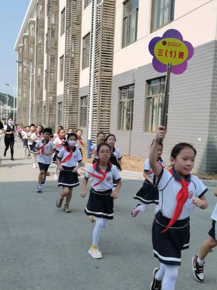 校园新闻-不忘历史 珍爱生命——南京市艺术小学防空防灾安全教育及疏散演练 不忘历史 珍爱生命——南京市艺术小学防空防灾安全教育及疏散演练