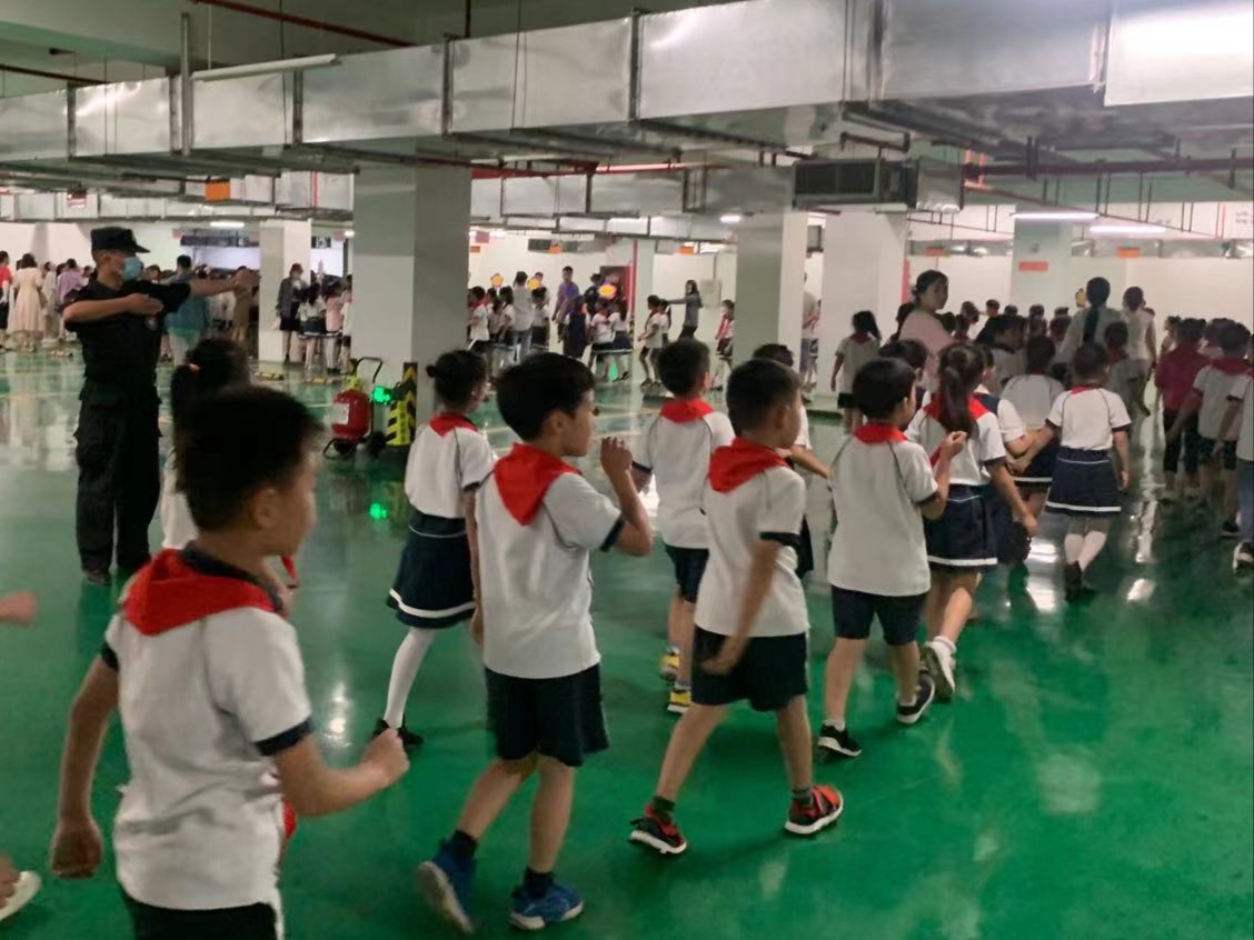 校园新闻-不忘历史 珍爱生命——南京市艺术小学防空防灾安全教育及疏散演练 不忘历史 珍爱生命——南京市艺术小学防空防灾安全教育及疏散演练