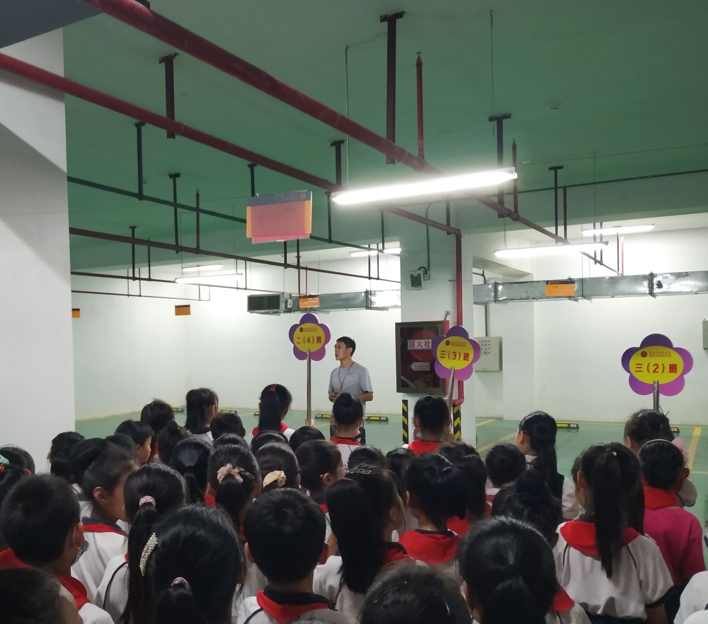 校园新闻-不忘历史 珍爱生命——南京市艺术小学防空防灾安全教育及疏散演练 不忘历史 珍爱生命——南京市艺术小学防空防灾安全教育及疏散演练
