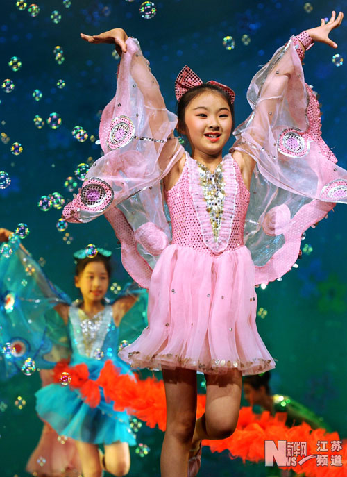 [新华网]“花儿朵朵”迎“六一”